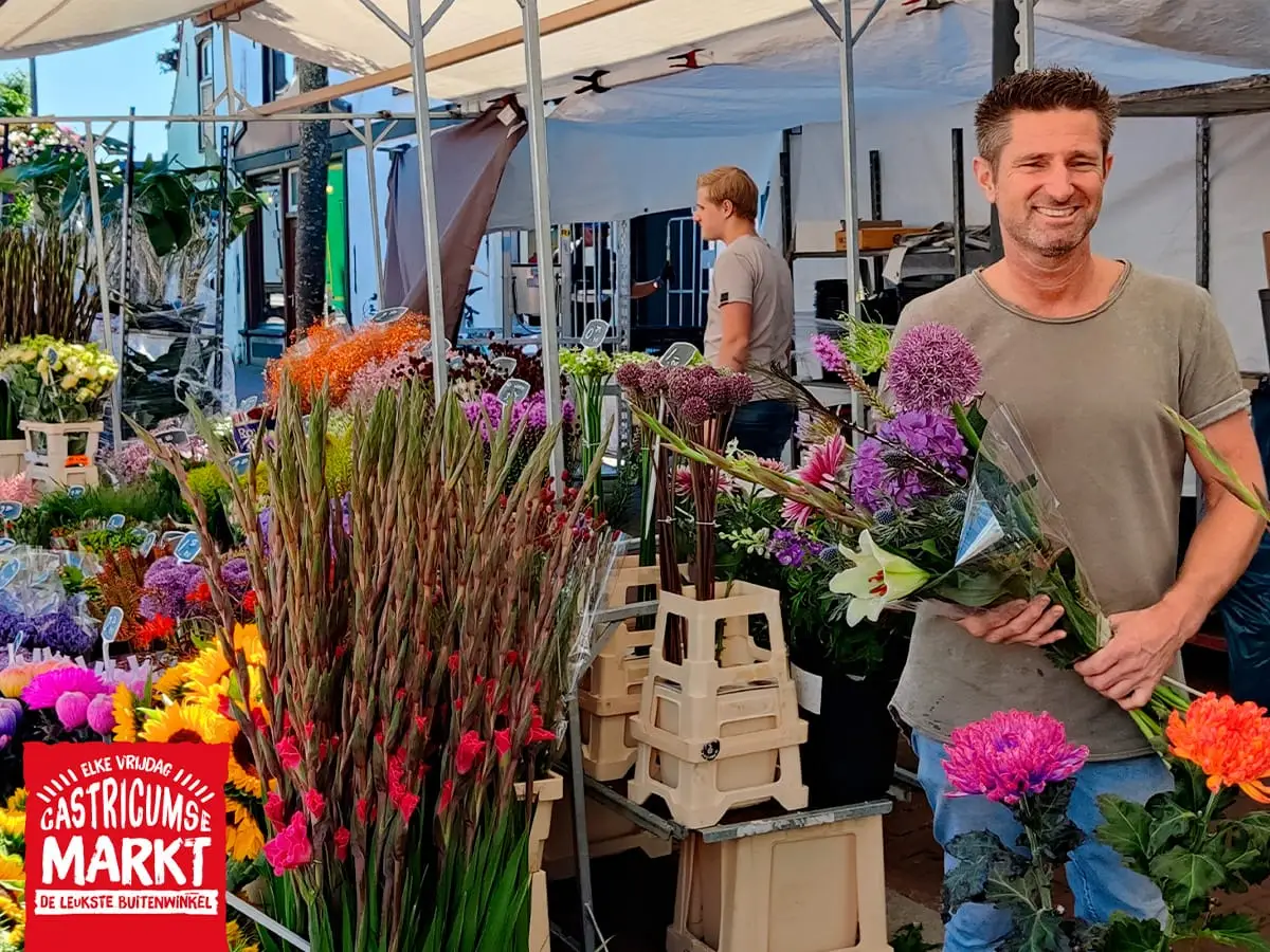 Marktkoopman met bloemen