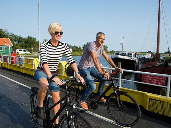 Radfahrer auf der Fähre