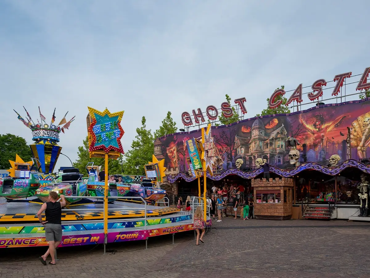 Foto van het spookhuis op de kermis van Castricum