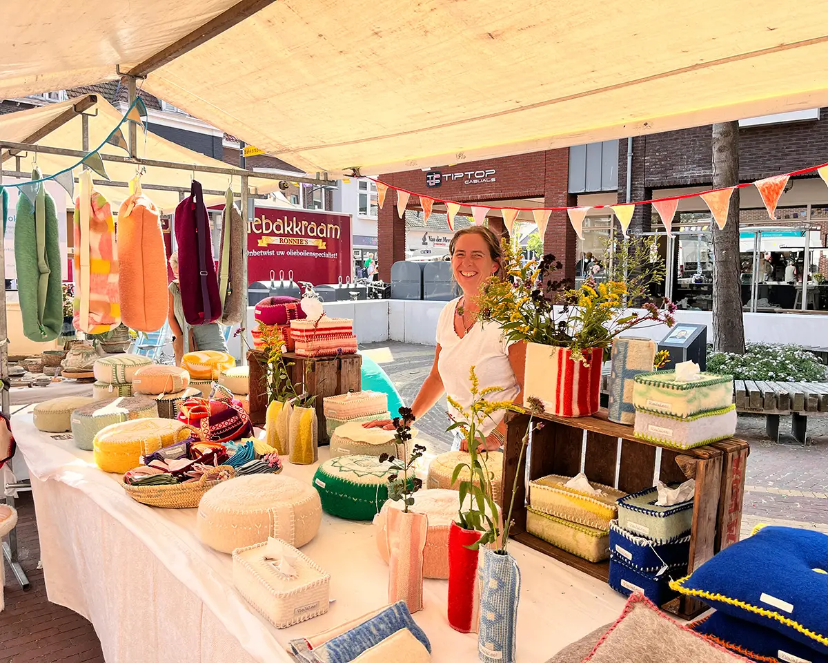 Eén van de kramen op de Kunstmarkt