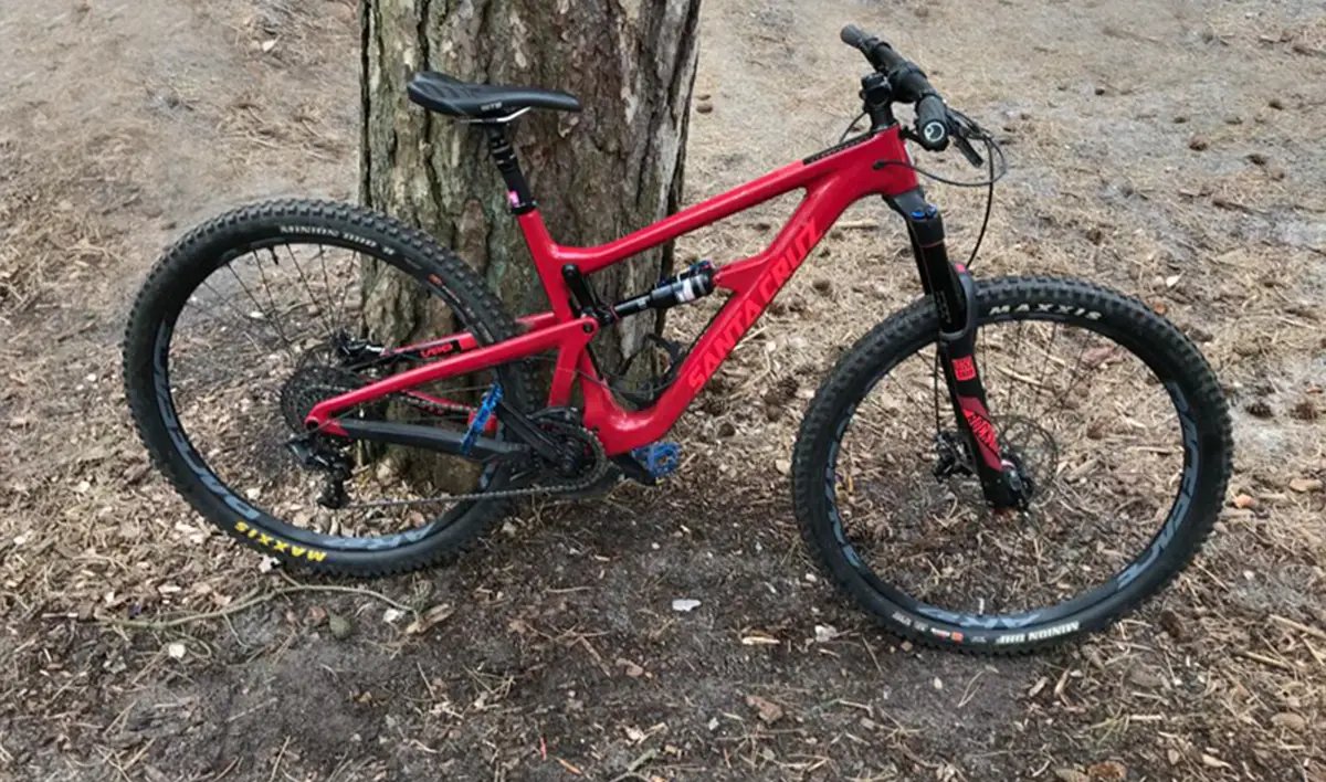 Mountainbike in het bos