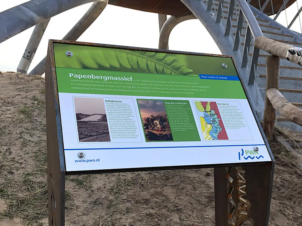 Bord van PWN bij de uitkijktoren over de Papenberg