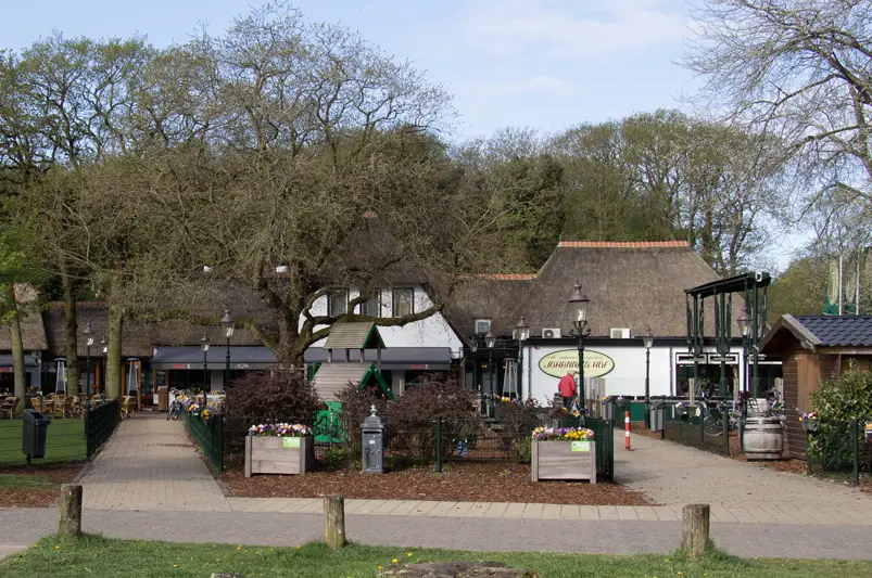 Het ruime terras van Johanna's Hof