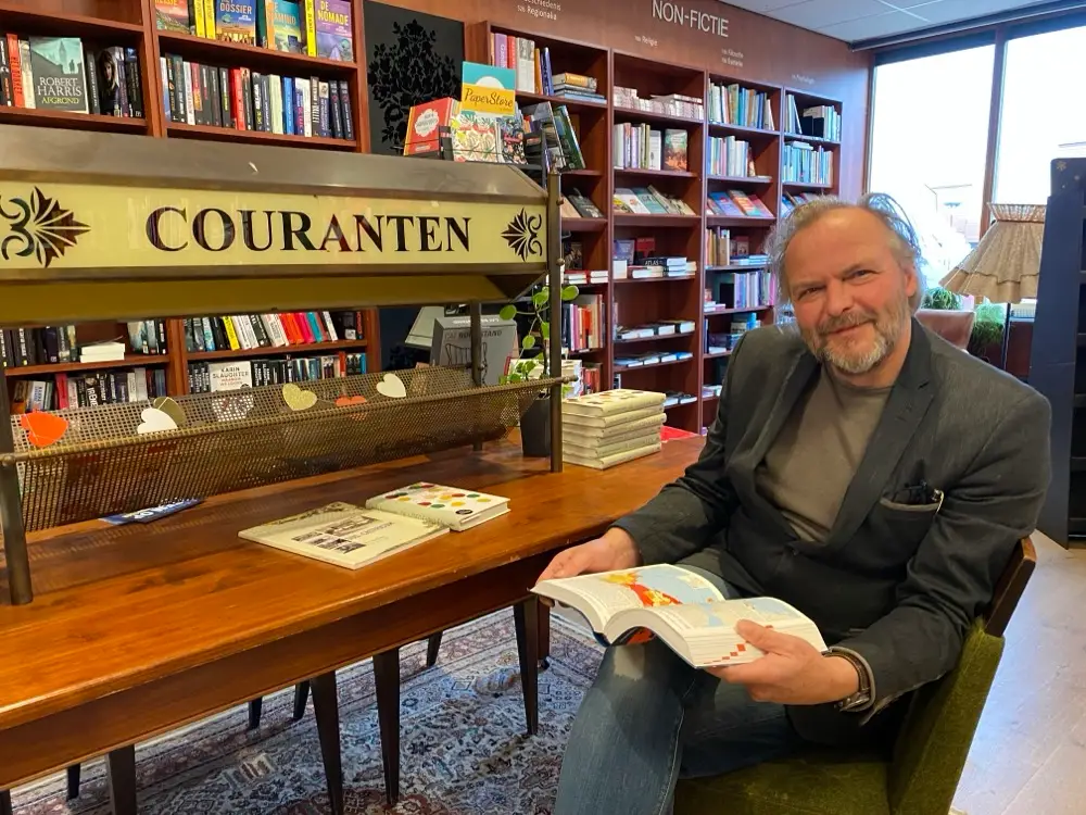 Hans Laan met boek