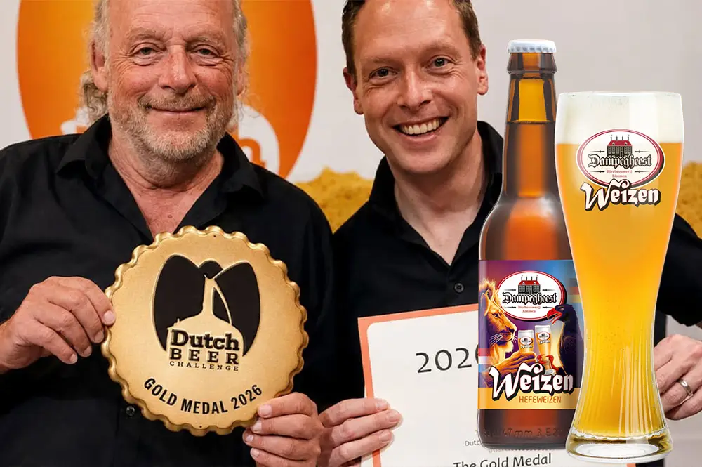 Kees en Perry Koot met award en hun winnend bier