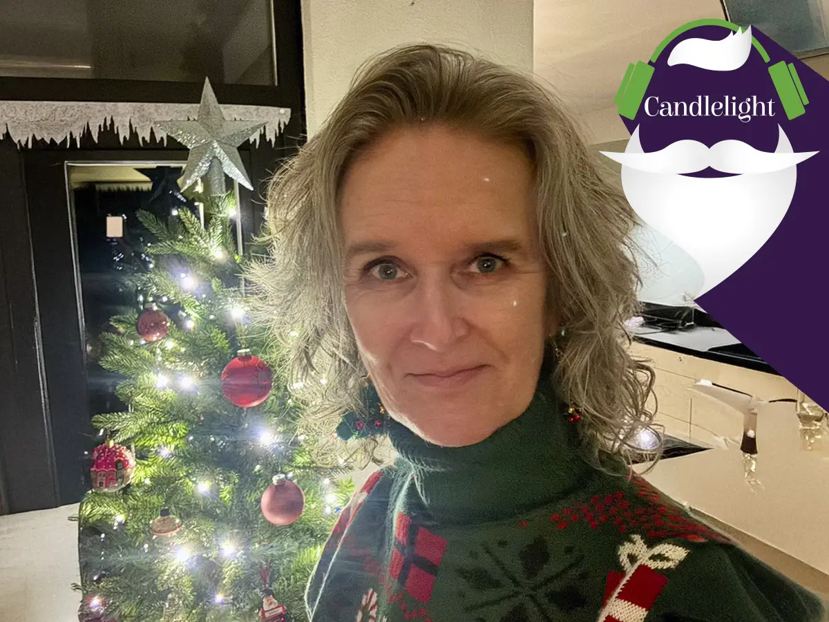 Linda bij kerstboom