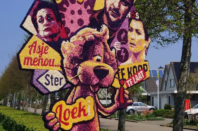 Een foto van de bloemendagen in 2022 met Loeki de leeuw.