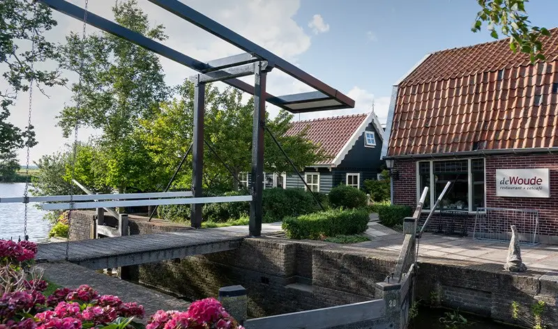 Eén van de restaurants op de Woude