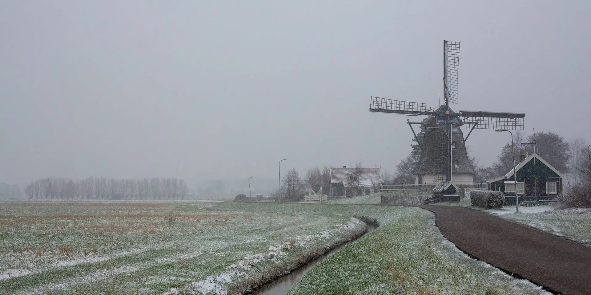 Molen in de sneeuw