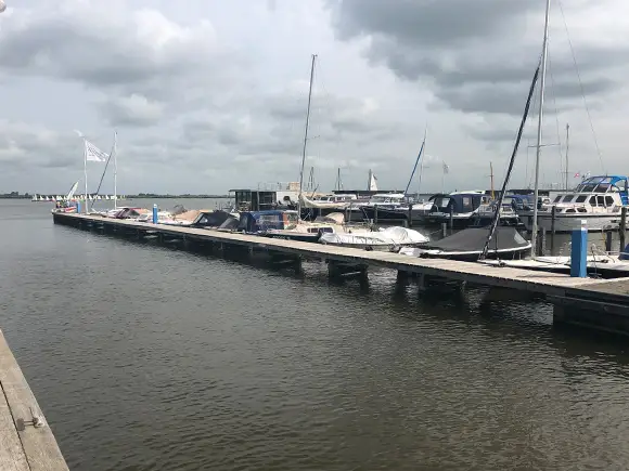 Jachthaven met bootjes