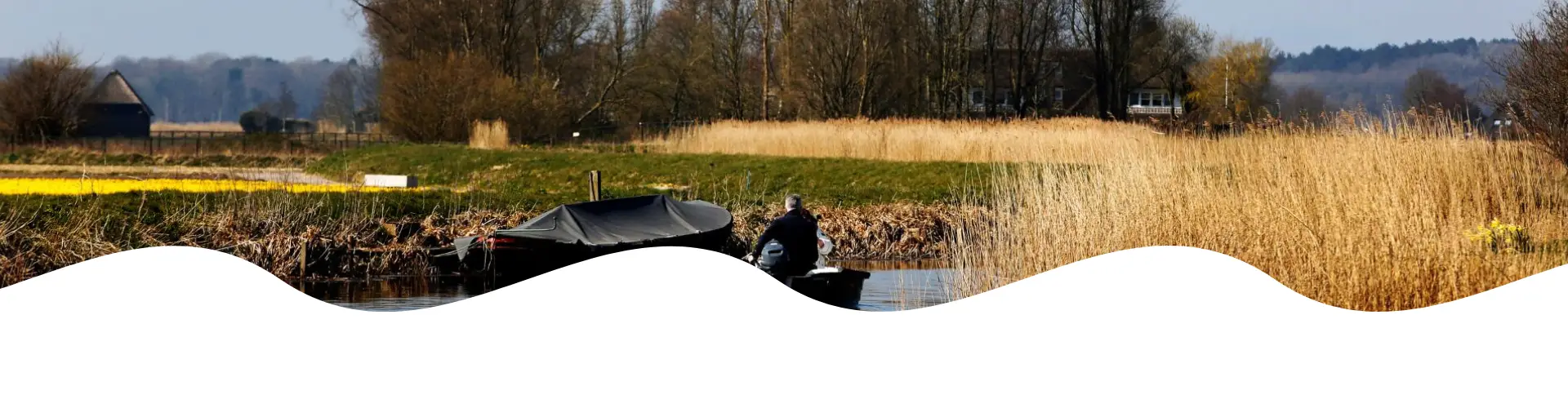 Bootsfahrt durch die Polder von Bergen