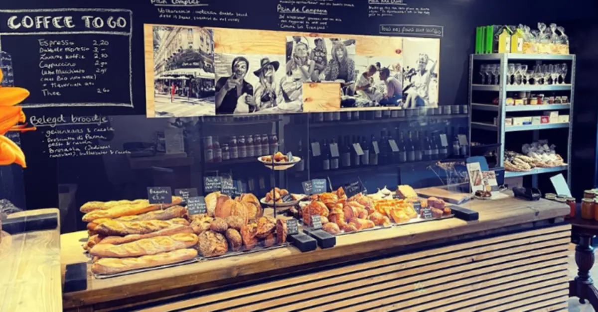 Toonbank met allemaal verschillende broodjes