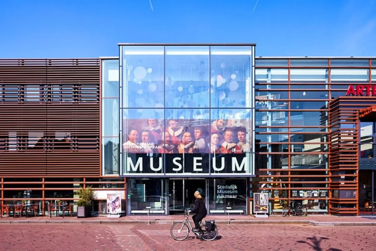 Vooraanzicht stedelijk museum alkmaar