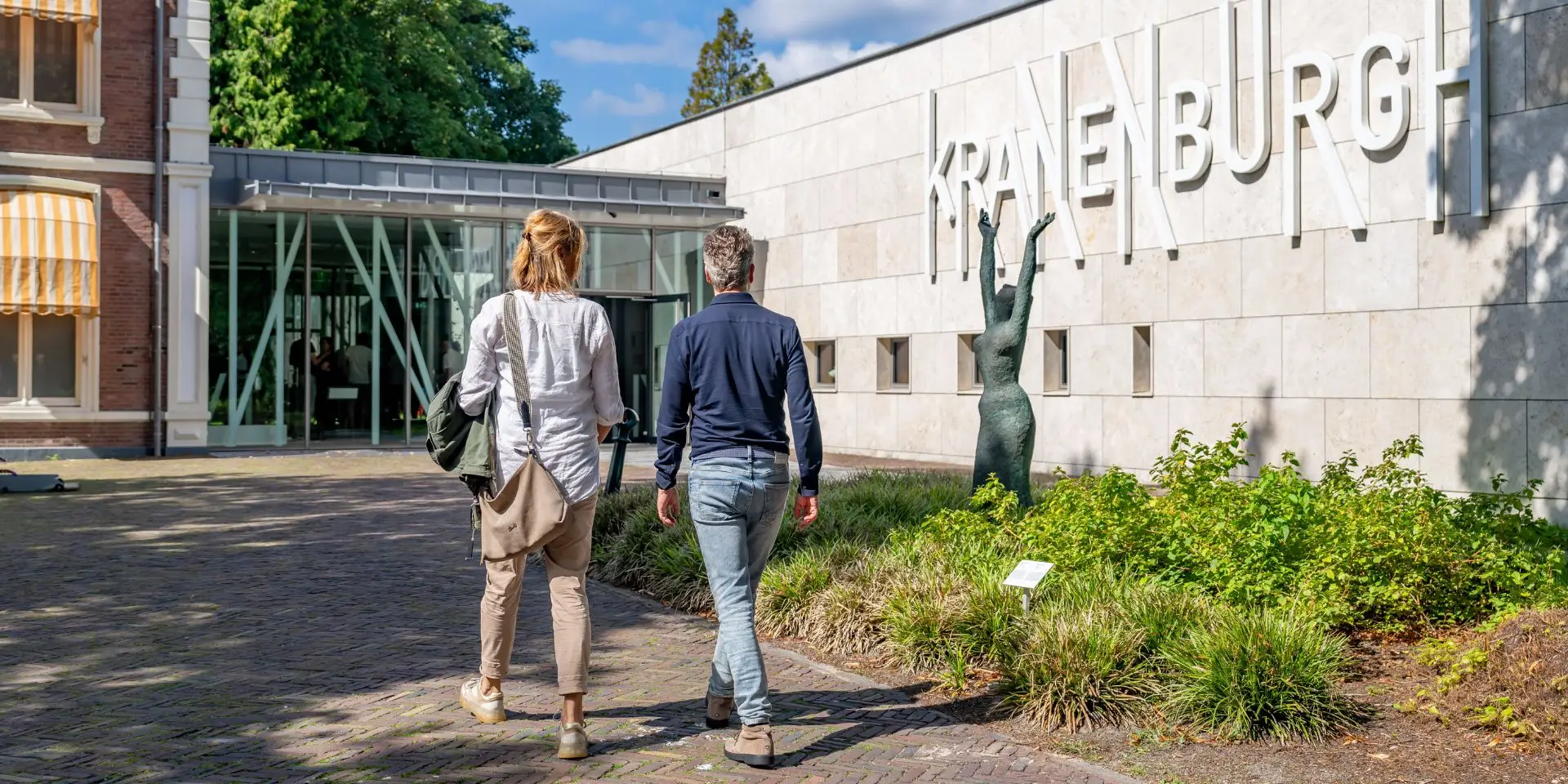 Vooraanzicht ingang Museum Kranenburgh