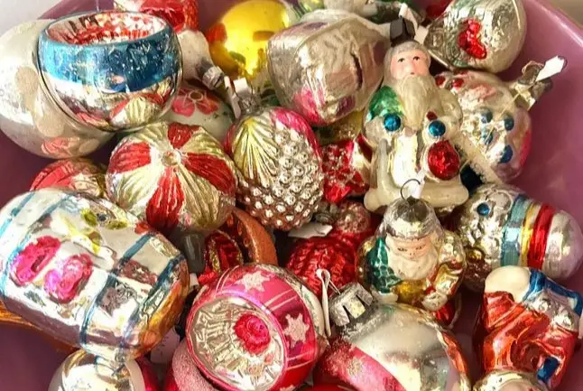Kerstballen in verschillende vormen