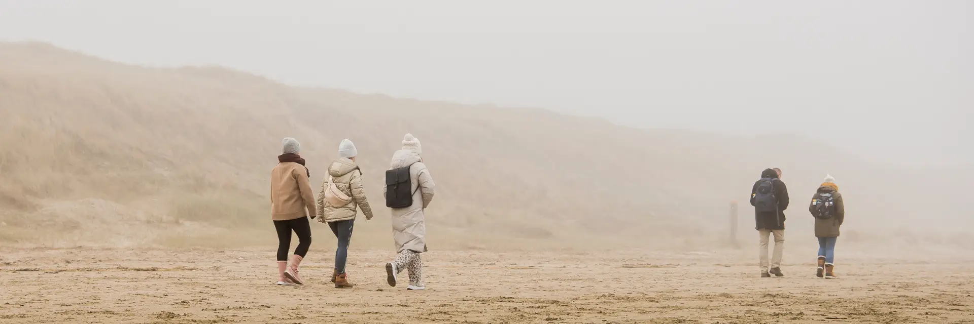 trap op de Schoorlse duinen onder gesneeuwd