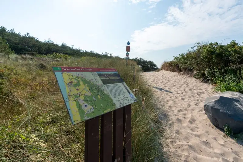 Een bord in de Schoorlse Duinen