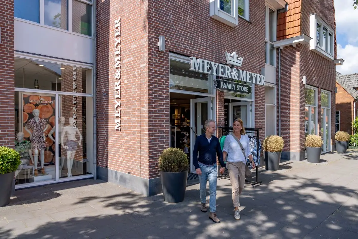 stel wat aan het winkelen is