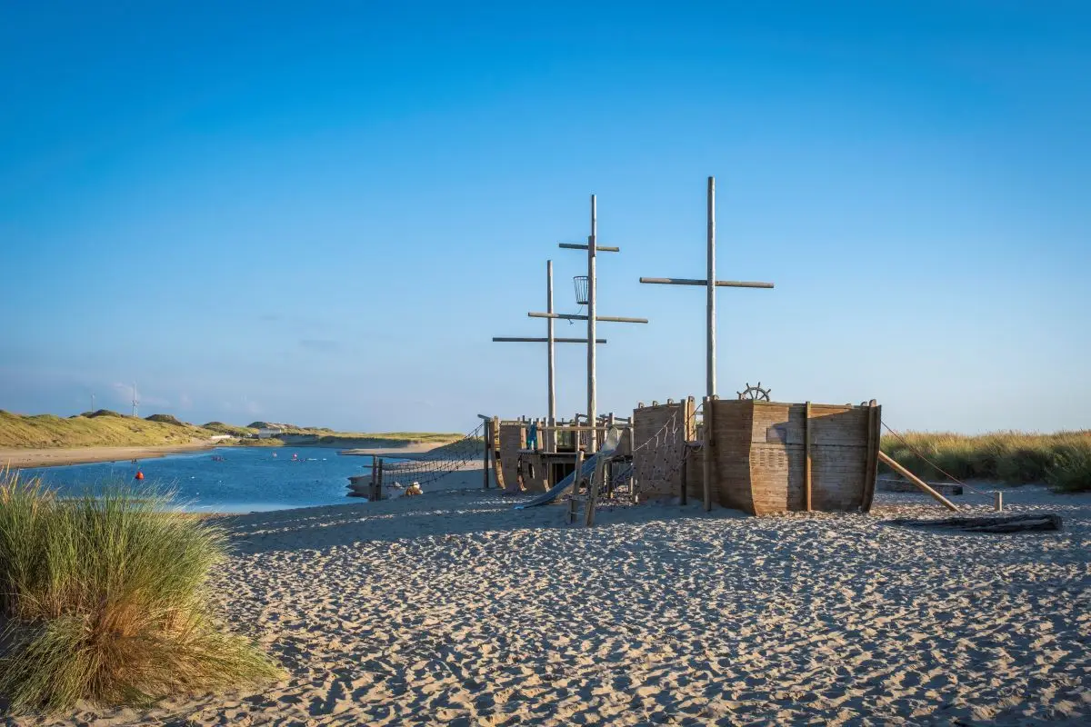Speelschip in camperduin