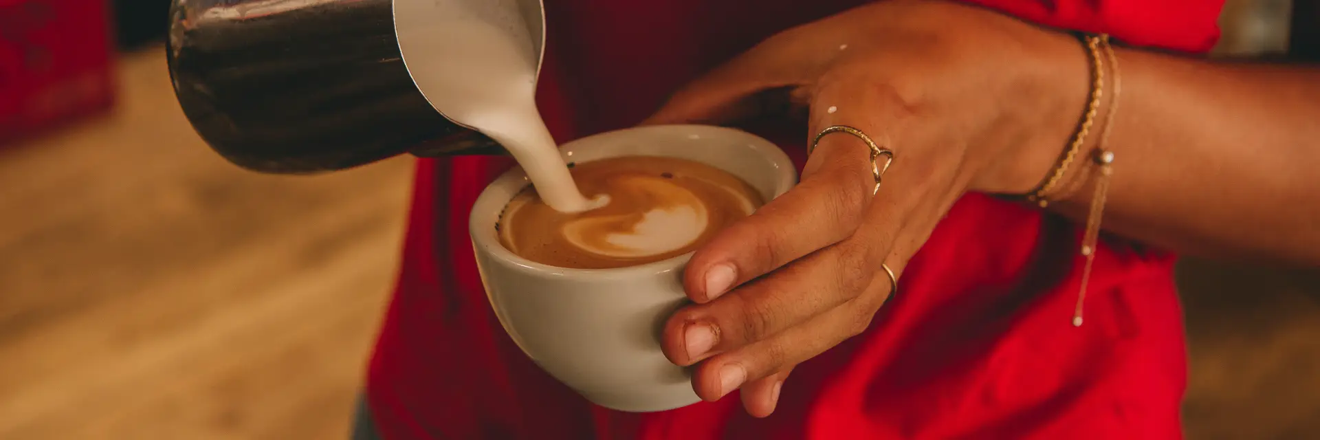 Koffie en taart op tafel