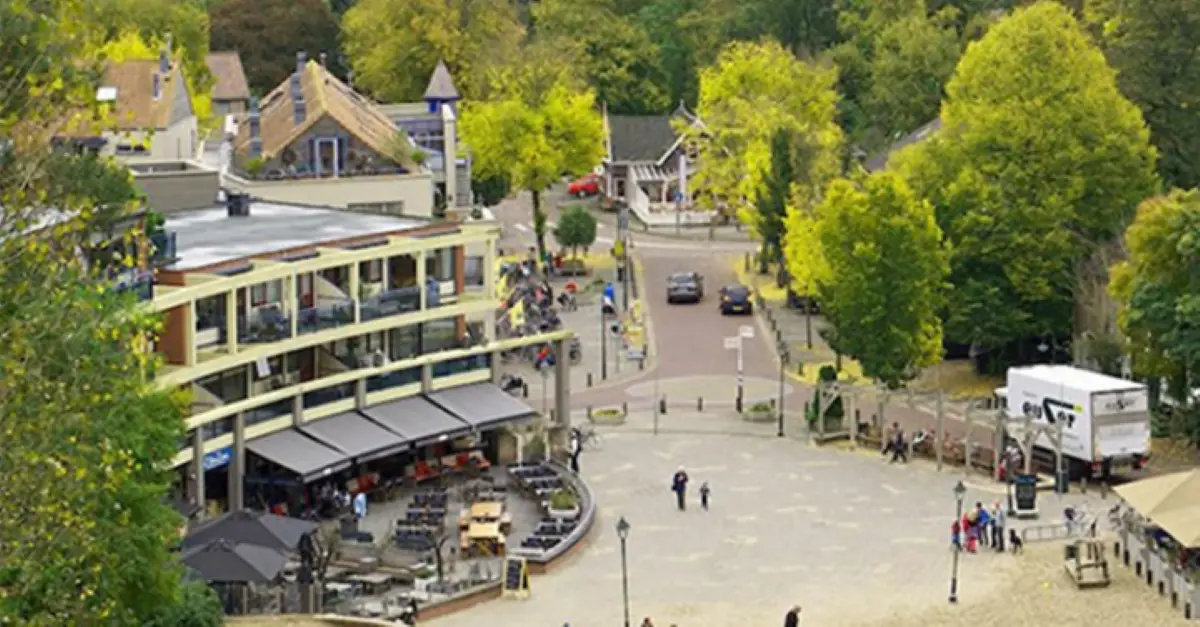 Uitzicht op restaurant Honky Tonk vanaf het Klimduin en derest van het centrum