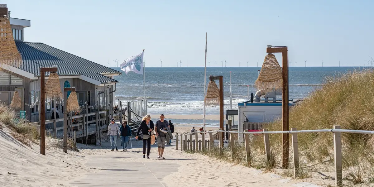 De strandopgang bij Egmond aan Zee