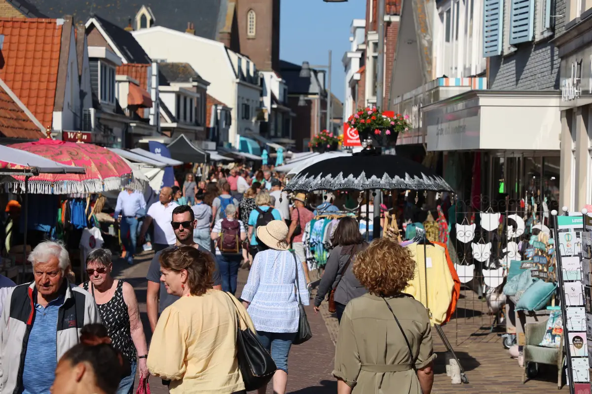 Verschillende marktkramen op de braderie