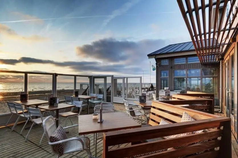 Het terras van Nautilus aan Zee