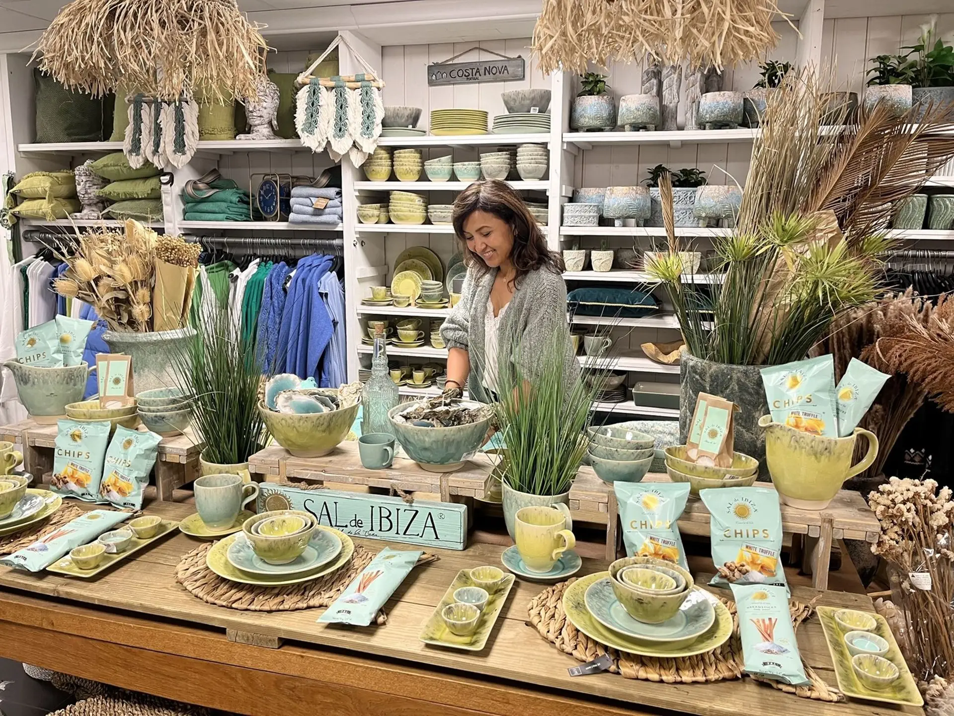 Interieurwinkel en kledingwinkel in Egmond binnenkant