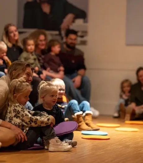 Kinderen die meedoen tijdens een voorstelling