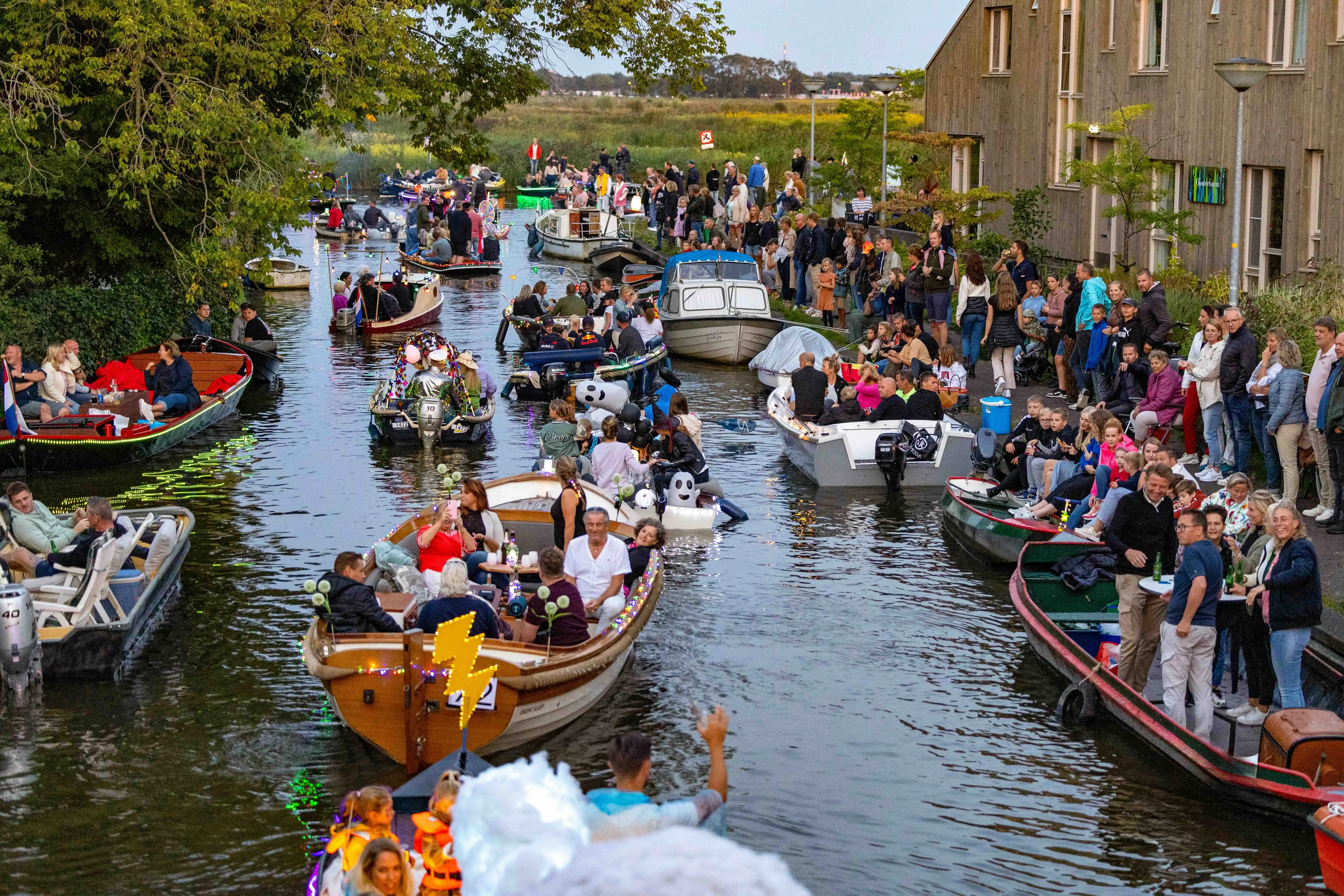 Bootjes door de grachten van Broek op Langedijk