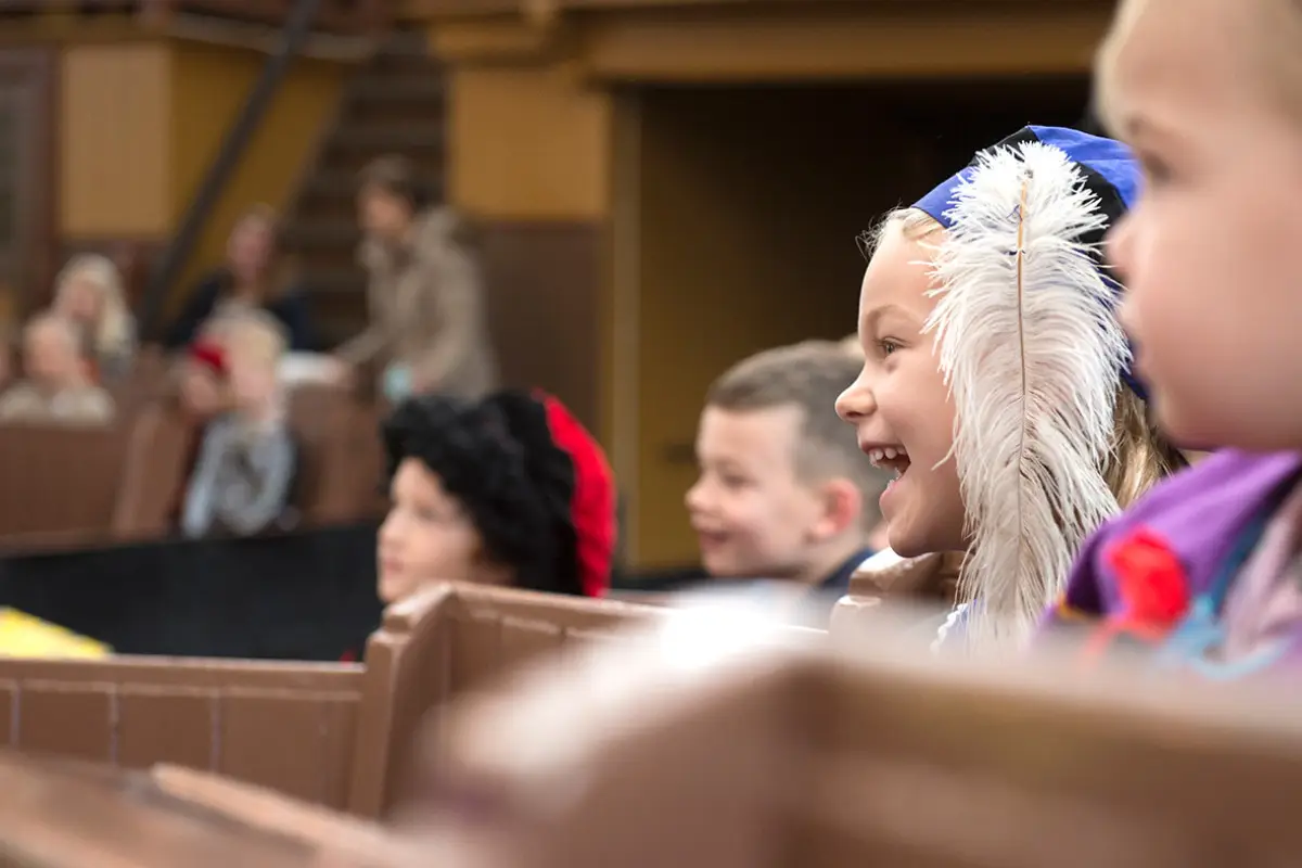 Pakhuis van Sinterklaas bij de BroekerVeiling