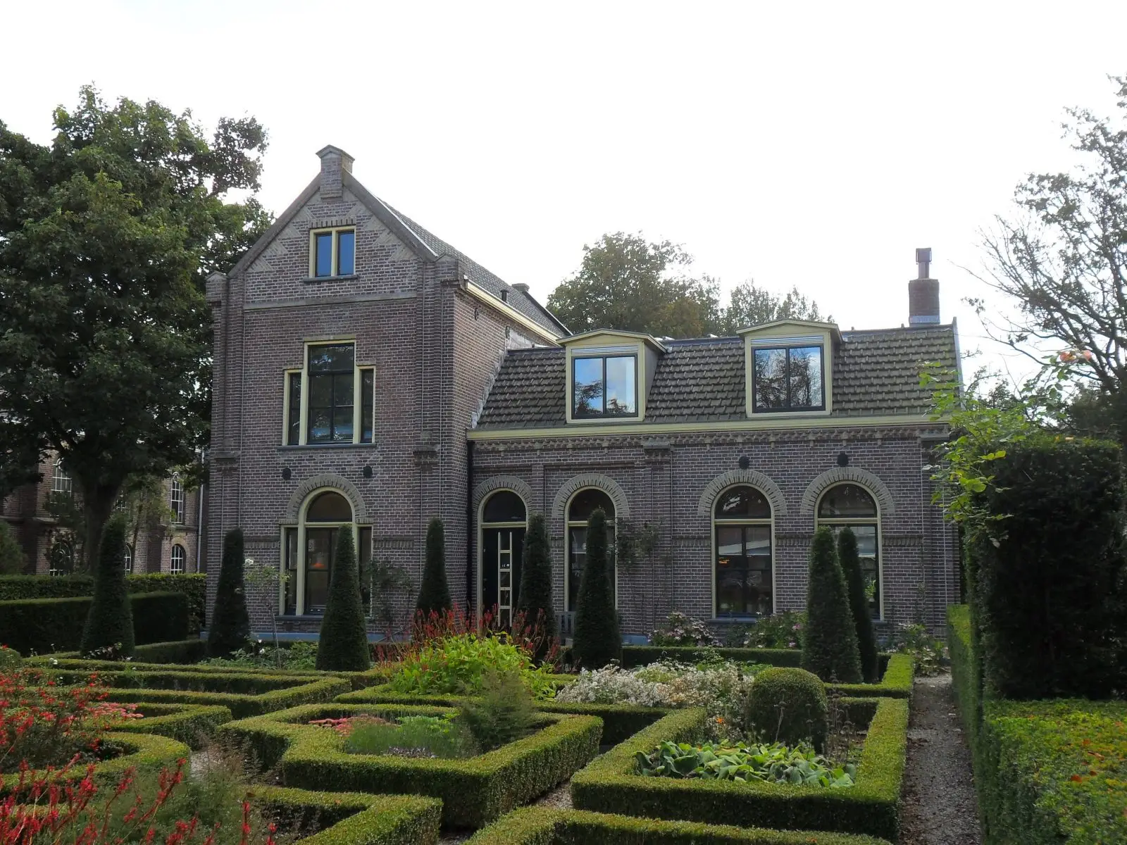 Pastorie naast de Ontmoetingskerk