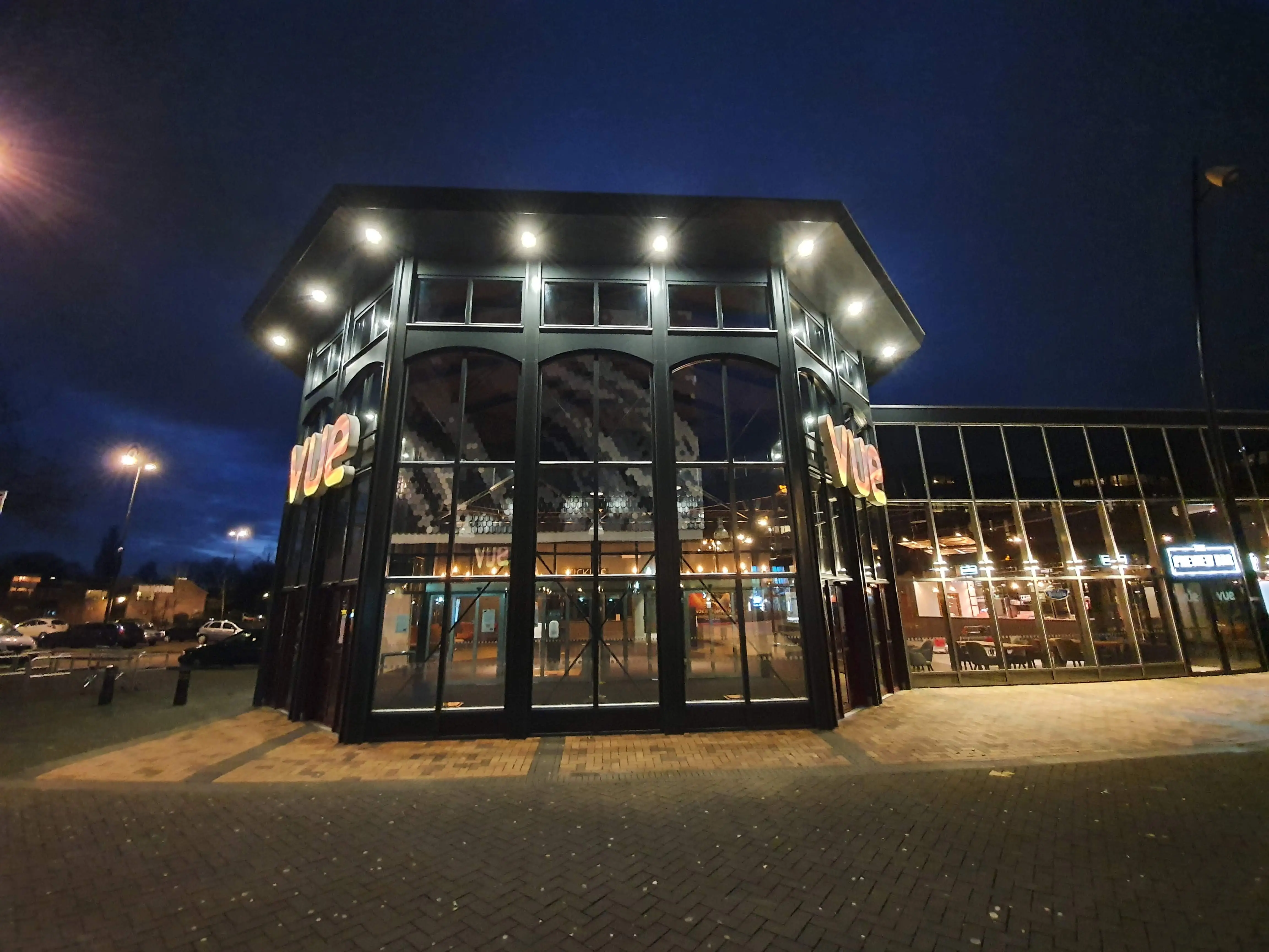De Bioscoop in heerhugowaard tijdens de avond