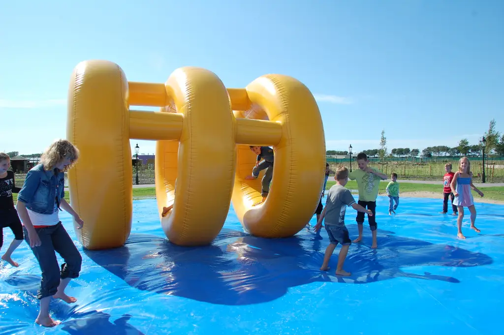 Springkussen bij Speelpark de Swaan