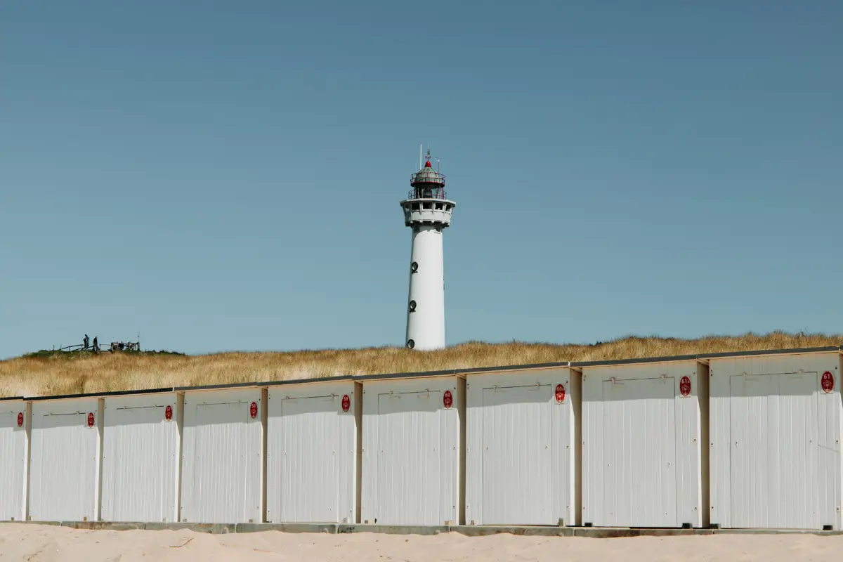 Vuurtoren van Egmond gemaakt vanaf het strand