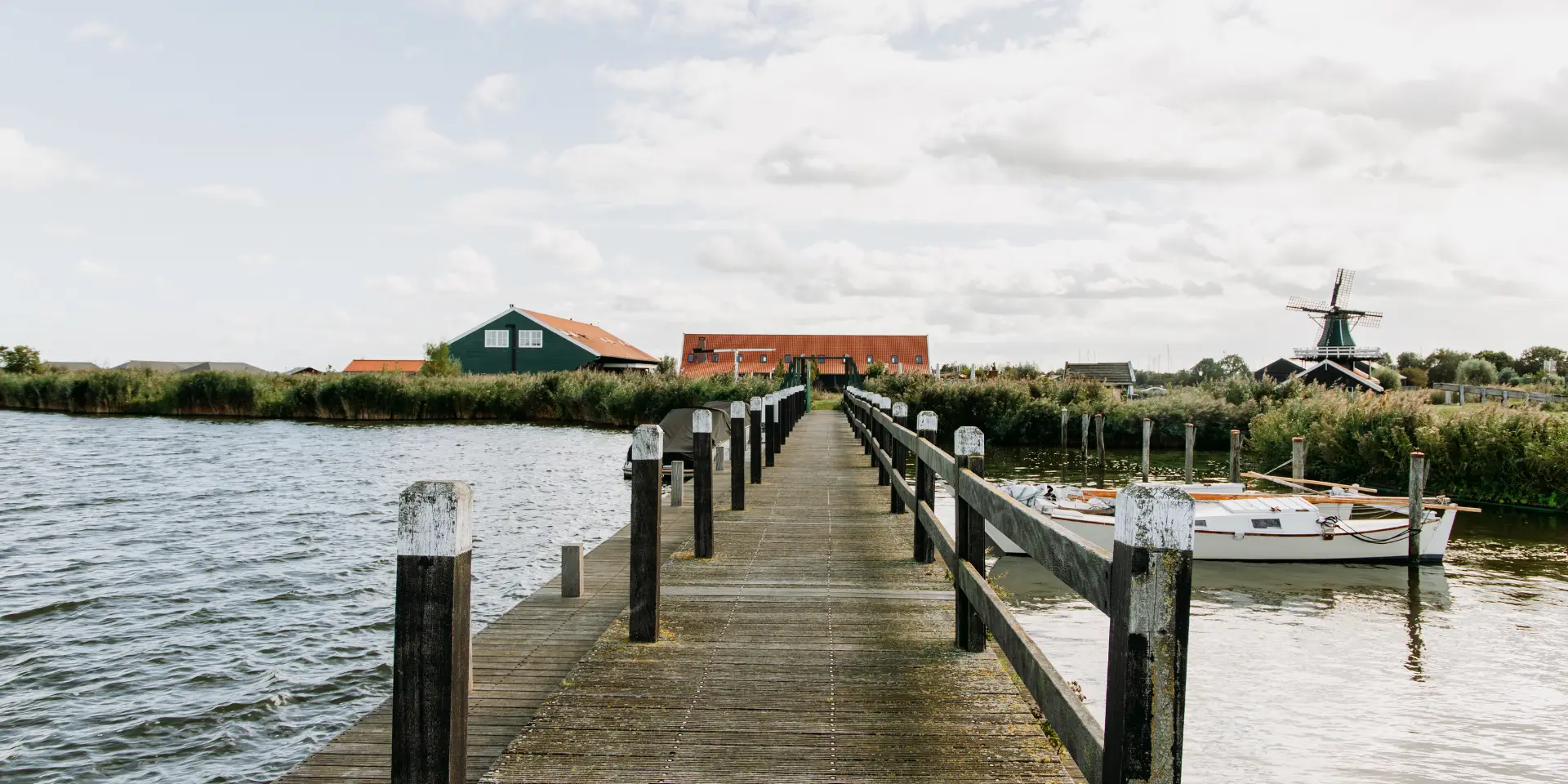 Uitgeestermeer met jachthaven en Erfgoedpark de Hoop
